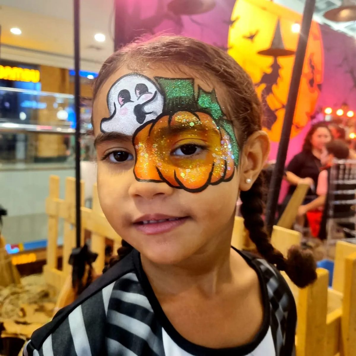 Maquiagem art&iacute;stica infantil &mdash; fantasminha e ab&oacute;bora com glitter